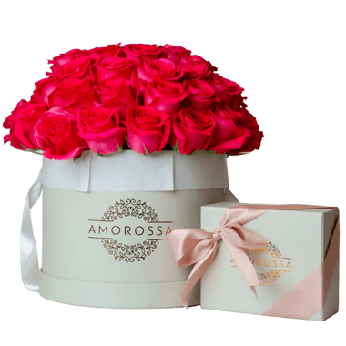 AMOROSSA - Amorossa Sweet & Blossom Set - XL - White Amorossa box filled with vibrant red roses next to a pink ribbon-tied pastel pink macaron box, perfect to regalar.