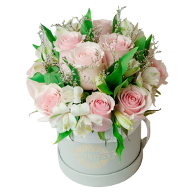 AMOROSSA - Private Garden 12 - Caja gris elegante con 12 rosas rosadas y follaje, ideal para regalar flores y mandar rosas rápido.