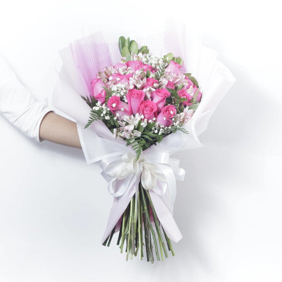 AMOROSSA - Bouquet 24 Pink Premium - Bouquet 24 rosas rosadas con flores blancas y follaje, ideal para Regalar Flores y mandar Rosas con Delivery rápido de.
