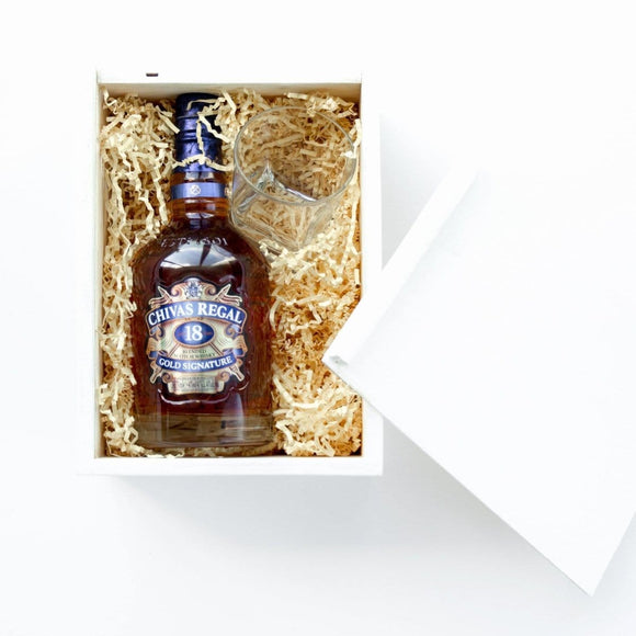 AMOROSSA - Chivas 18 Royal Kit - Kit Chivas 18 con botella de whiskey y vaso en caja blanca, ideal para regalar flores y mandar rosas con delivery rápido de.