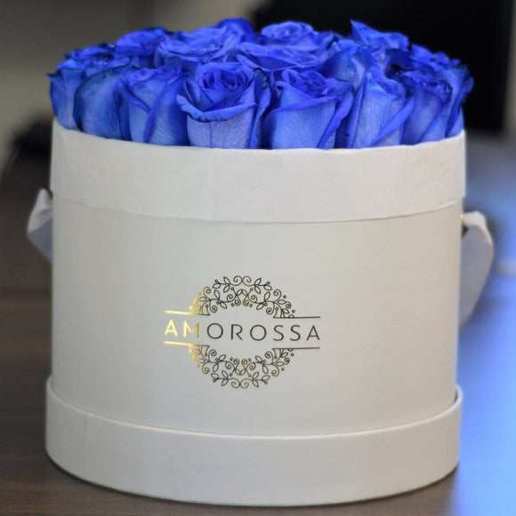 AMOROSSA - Kajol 24 - Round white box filled with 24 vibrant blue roses, elegant flower design for regalar flores and mandar rosas with.