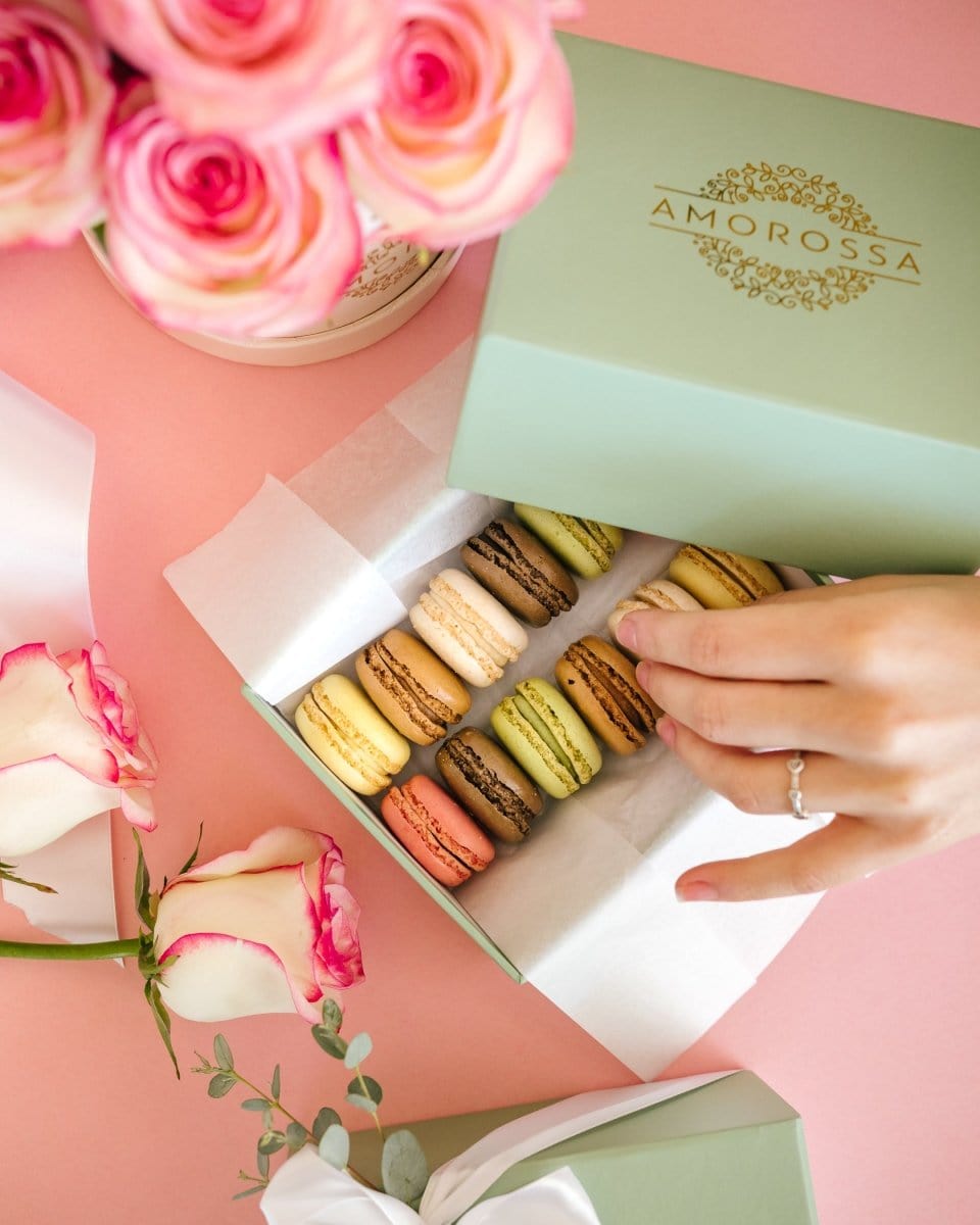 Regala Macarons Fancy Box 12 (Mix) - AMOROSSA