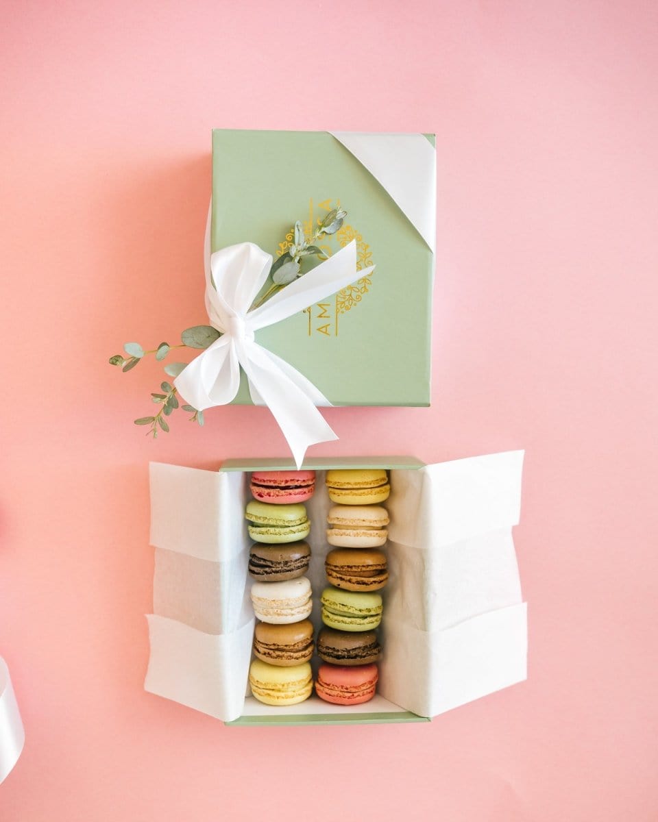 Regala Macarons Fancy Box 12 (Mix) - AMOROSSA