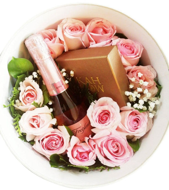 AMOROSSA - Varod Blossom Box - Caja gris elegante con 12 rosas rosadas, botella de vino y caja de regalo, perfectas para regalar flores y enviar rosas con.